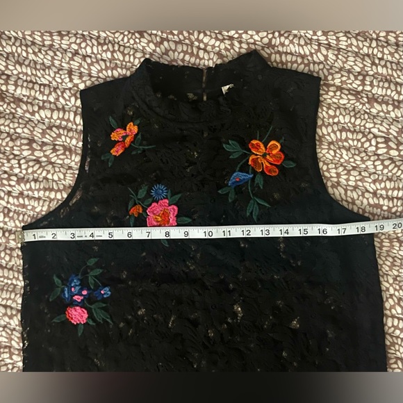 LOFT ~ Floral Embroidered, Mock Neck, Lace-Like, Sleeveless, Blouse - Picture 10 of 12